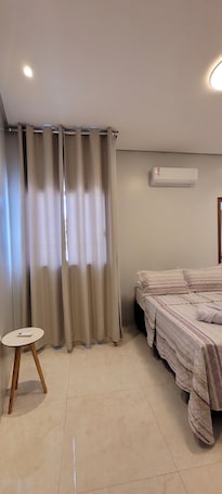 2 bedrooms, iron/ironing board, WiFi, bed sheets. 2 bedroom house for up to 6 people in Jussara Goiás. Need a hotel?