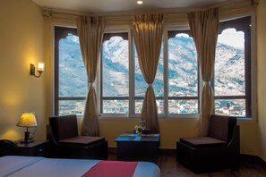 Deluxe Double Room | Living area