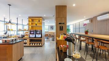 Daily buffet breakfast (BRL 70 per person)