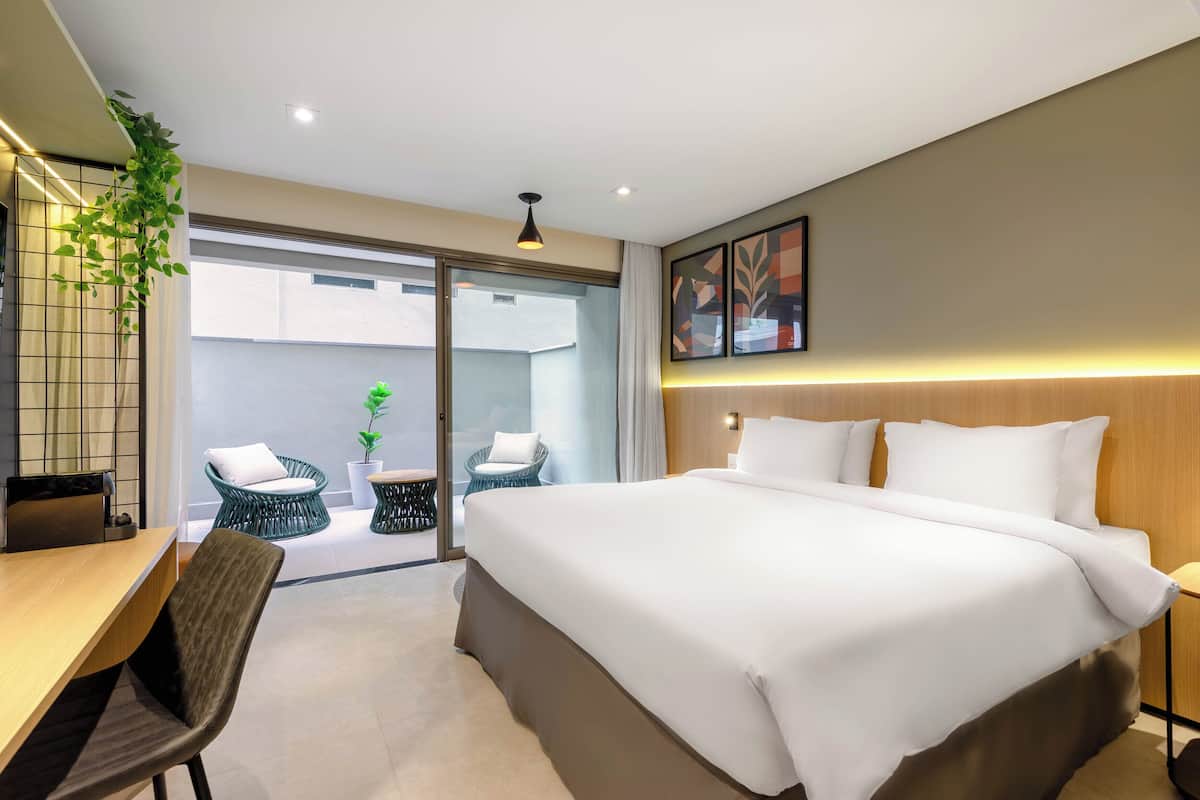 Quarto grand, 1 cama King, cozinha americana | Vista do quarto