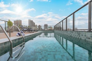 Outdoor pool - Cozzy Premium Paulista Hotel (Sao Paulo)