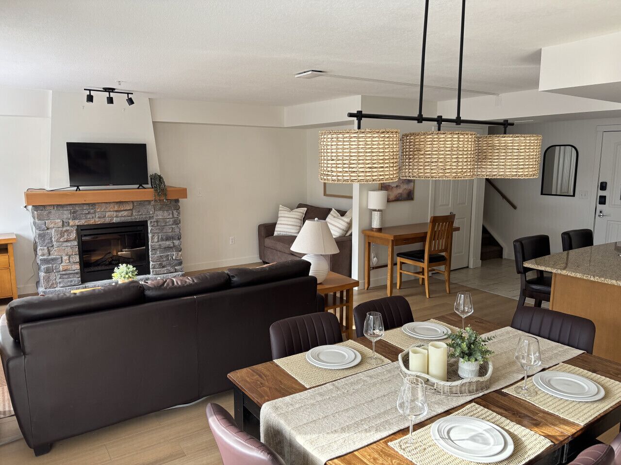 TV, fireplace