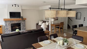 TV, fireplace