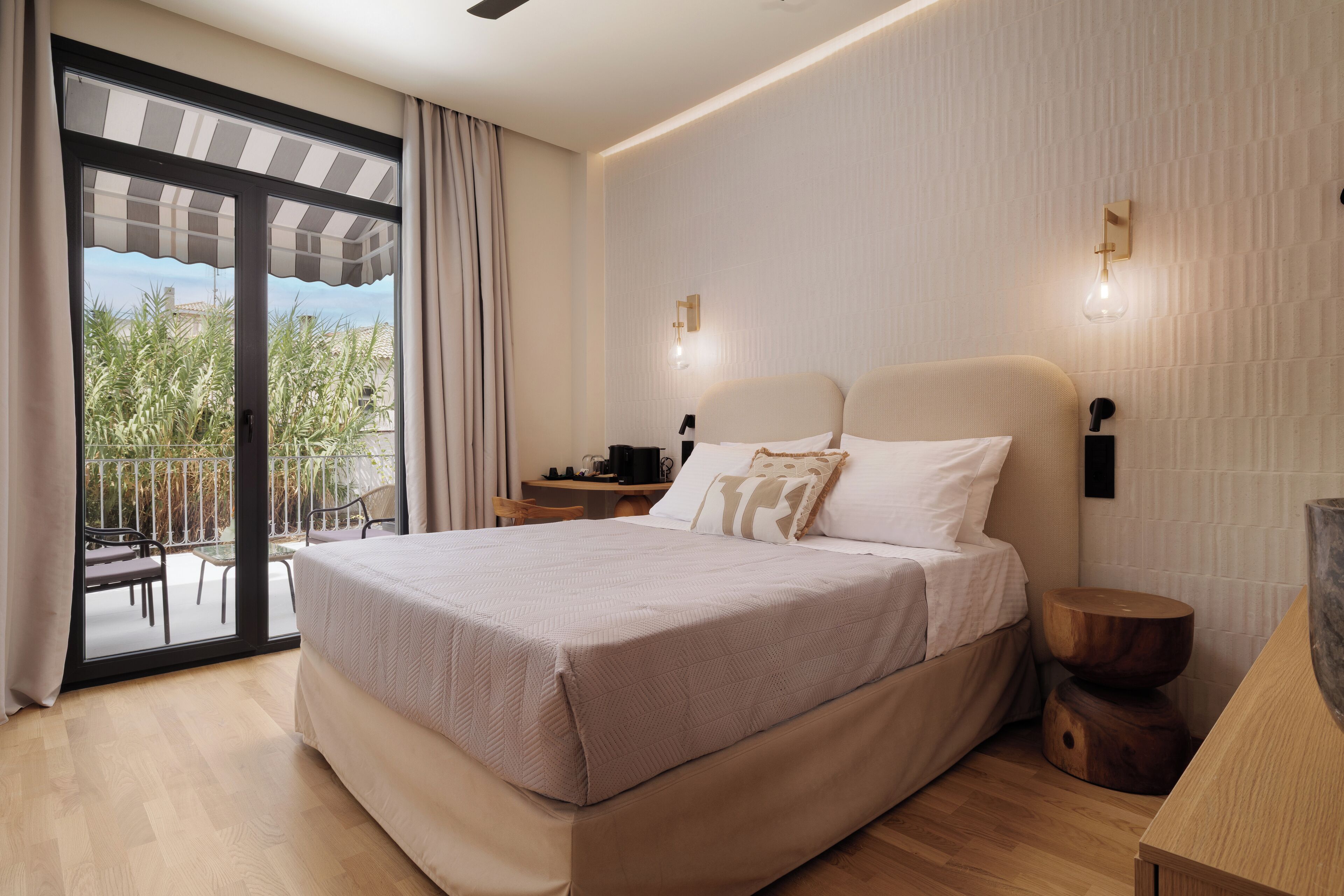 Minibar, laptop workspace, free WiFi, bed sheets