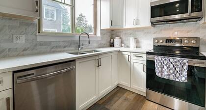 Charming 1-bedroom apartment with WiFi, AC in delightful Abbotsford