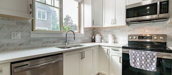 Charming 1-bedroom apartment with WiFi, AC in delightful Abbotsford