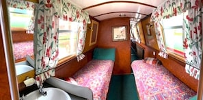 3 bedrooms, bed sheets