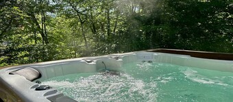 Catskills Cabin on the Creek w/ Hot Tub