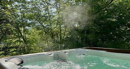 Catskills Cabin on the Creek w/ Hot Tub