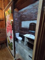 Villa | Baño | Zapatillas y toallas