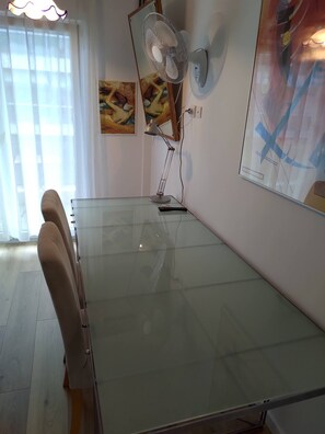 Apartamento, 3 quartos, para fumantes, sacada | Opções para refeição