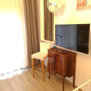 Apartment, 3 Bedrooms, Smoking, Balcony | Interior - Family Apartment With Sea View Yr2l (Thessaloniki)