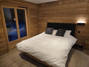 5 chambres, fer et planche à repasser, accès Internet, draps fournis