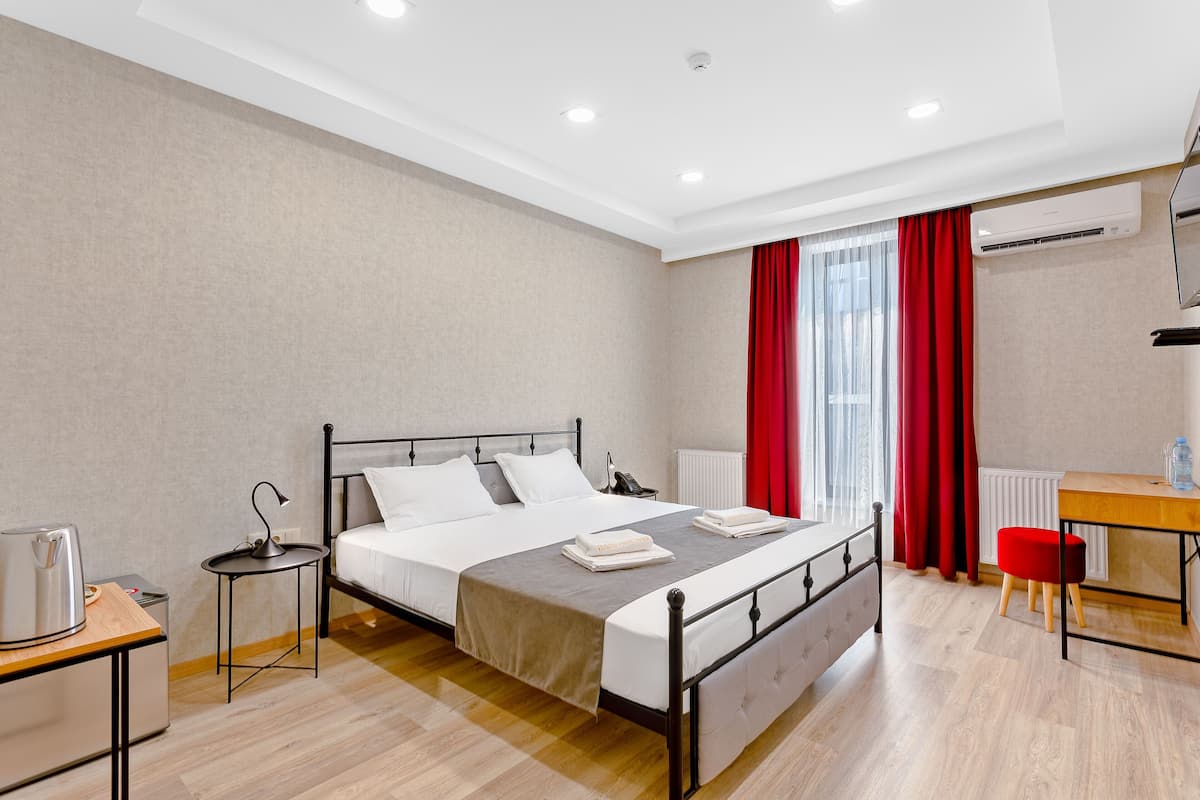 Comfort Double Room | Premium bedding, pillowtop beds, in-room safe, desk