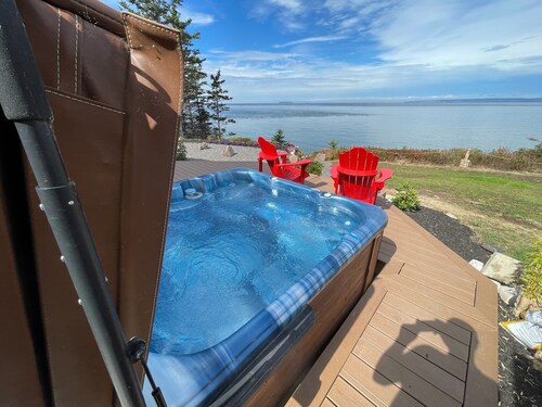 Bayside Retreat
K BR ensuite bath, Q BR, Workspace, Yoga, 2nd bath, Hot tub, 4-6