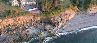 Bay of Fundy Oceanfront Retreat;
Separate work space, King, Queen rooms, 2 baths