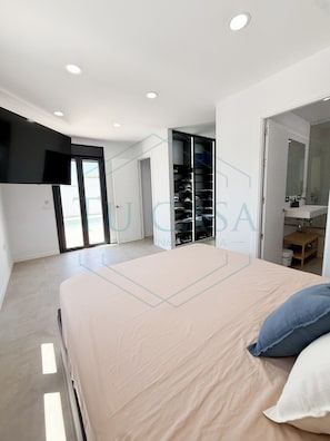 3 bedrooms, free WiFi, bed sheets