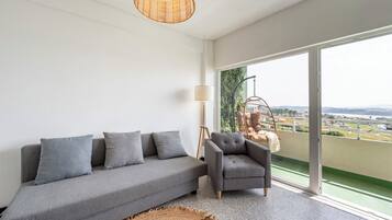 Een smart-tv en een stereo