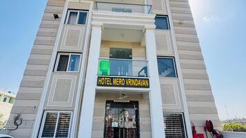 Mặt tiền nơi lưu trú