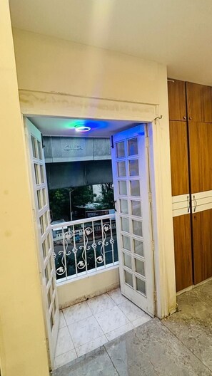Luxury Room | Balcony view - Hotel kings villa (Ahmedabad)