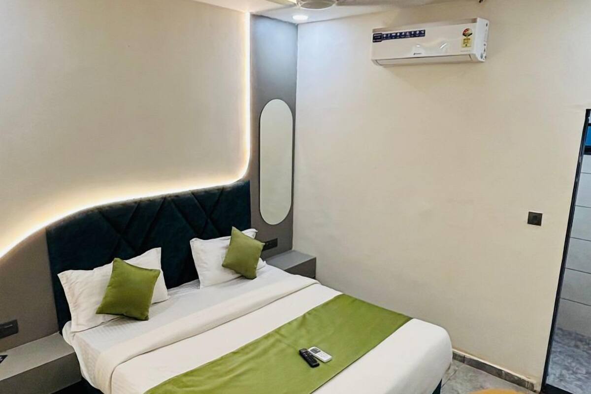 Deluxe Room | Egyptian cotton sheets, premium bedding, down comforters, pillowtop beds