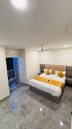 Deluxe Room | Egyptian cotton sheets, premium bedding, down comforters, pillowtop beds