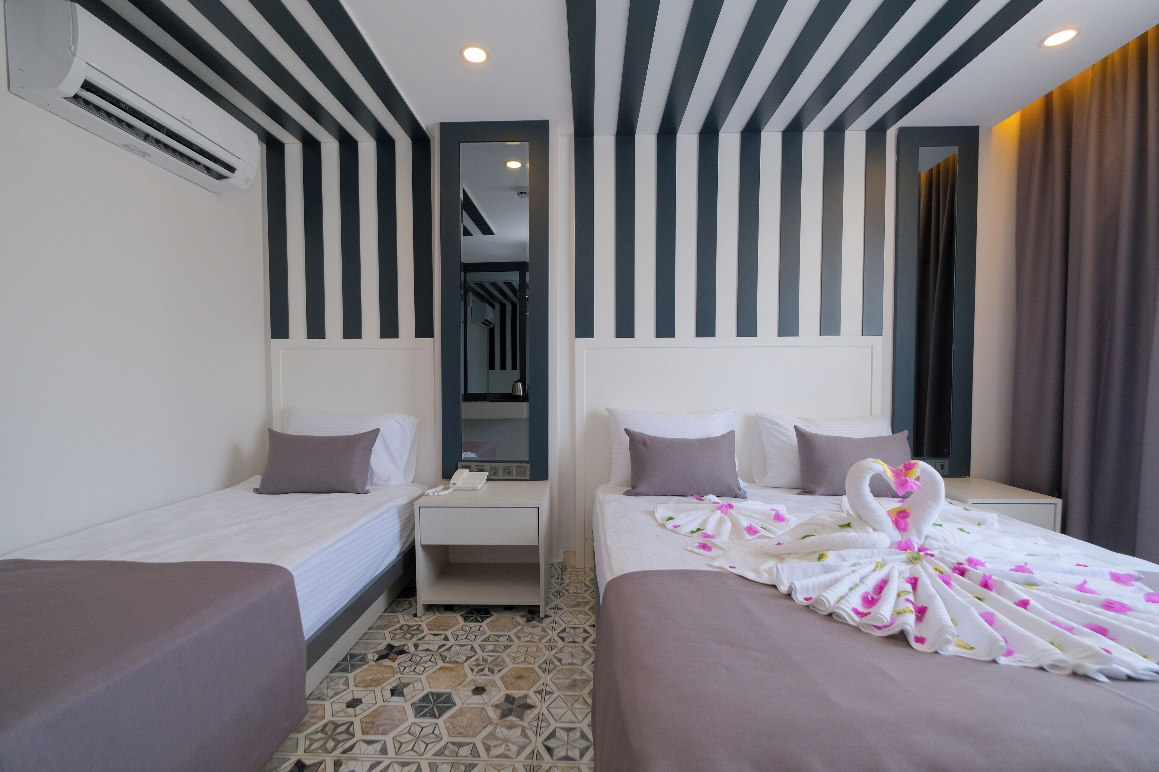 Kamar Deluks | Brankas dan Wi-Fi gratis