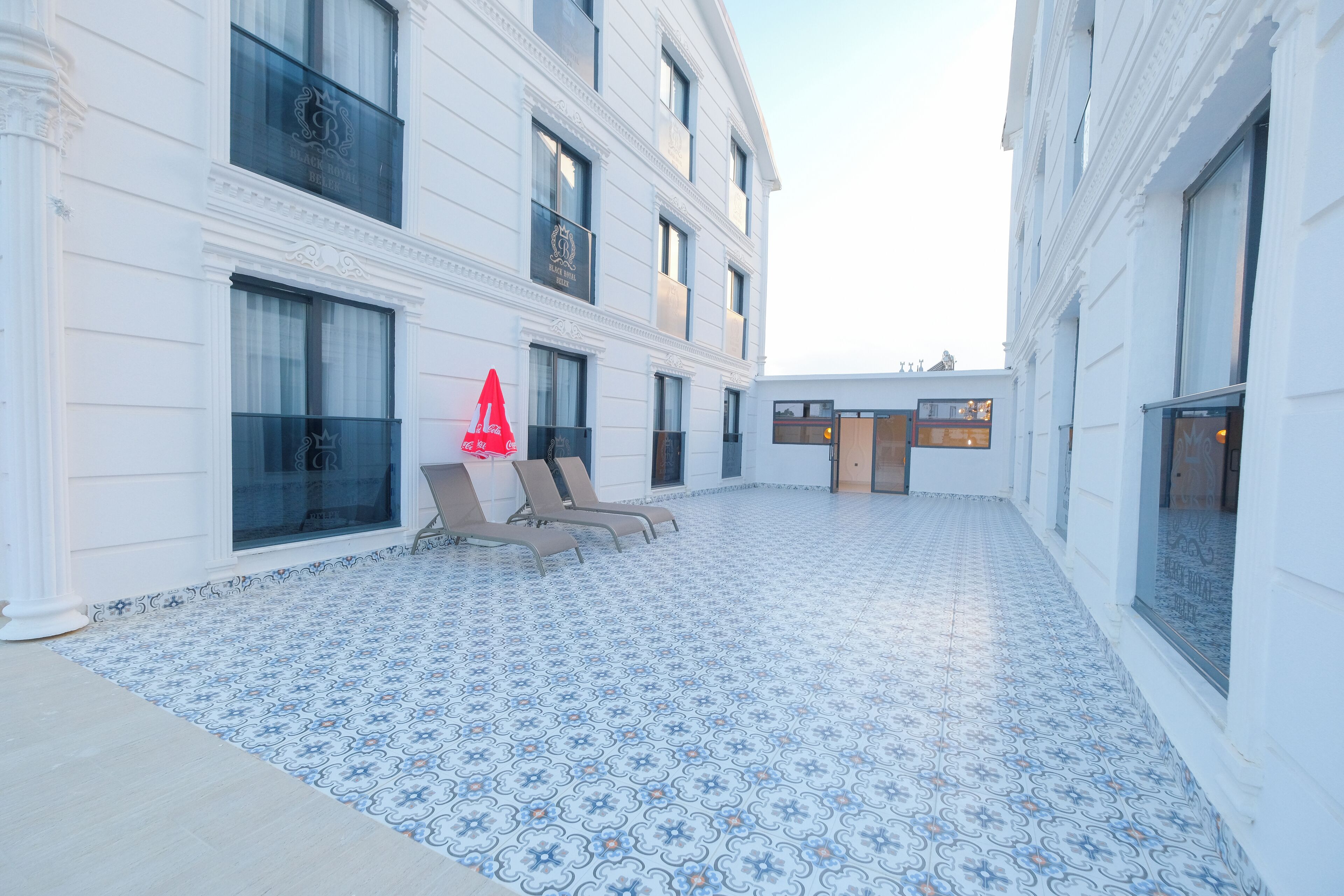 Kolam renang outdoor musiman