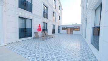 Kolam renang outdoor musiman