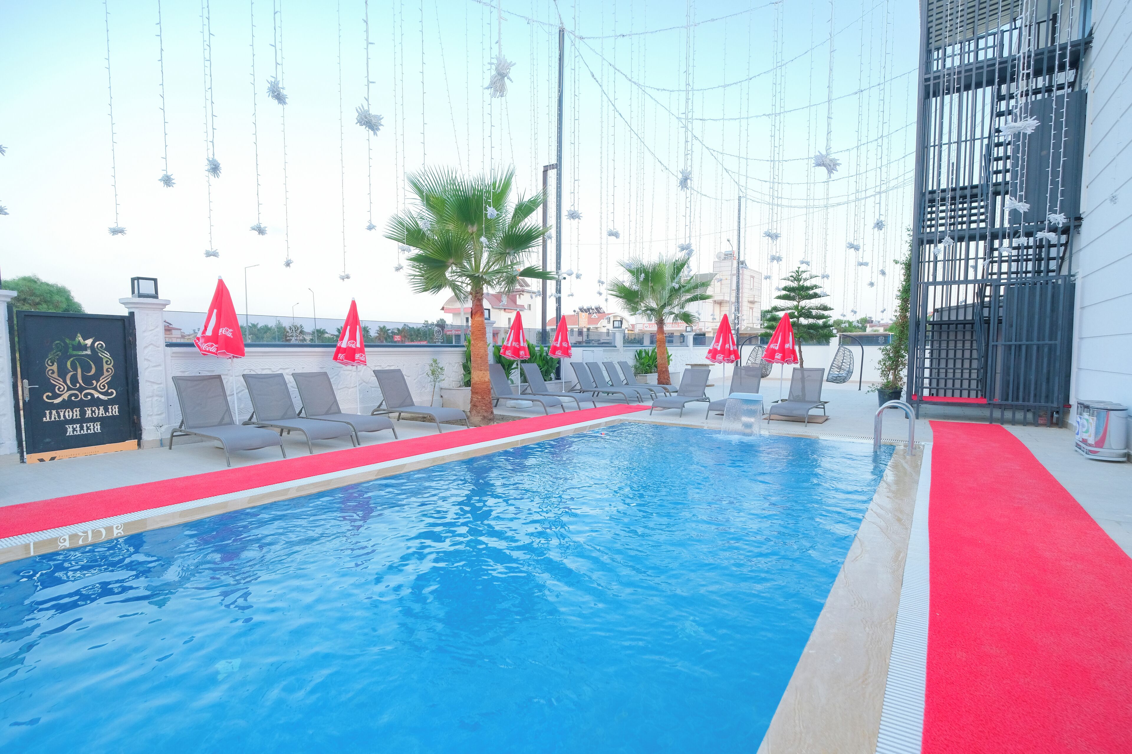 Sudah termasuk sarapan prasmanan setiap hari