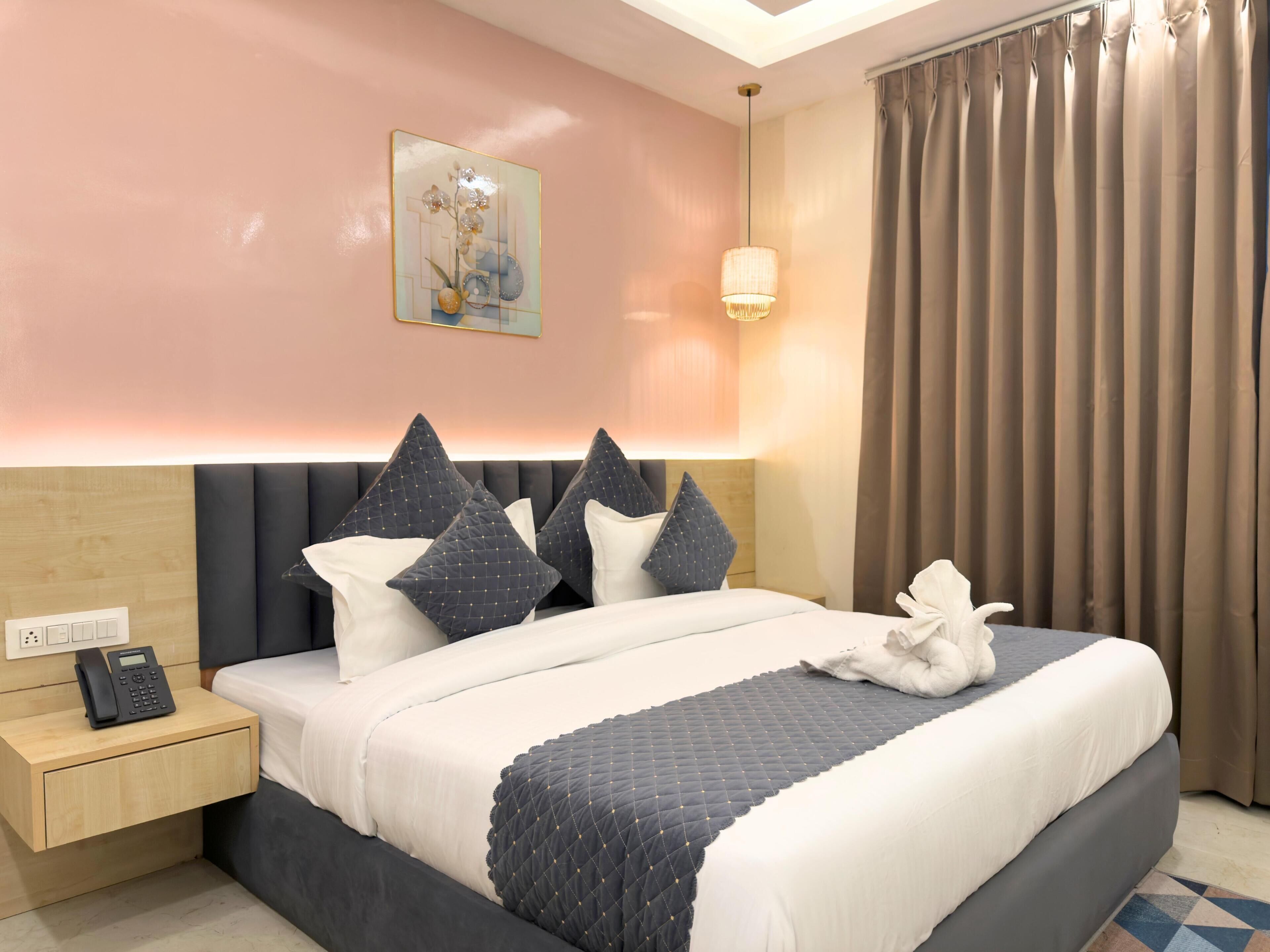 Luxury Suite With Jacuzzi And Balcony | Premium bedding, down duvets, memory-foam beds, free minibar items