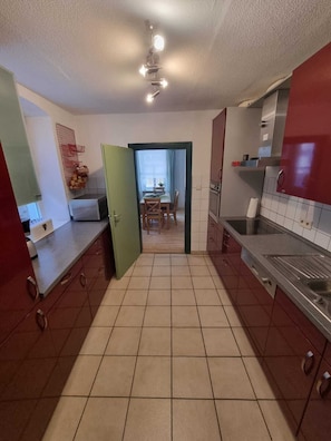 Microwave, oven, stovetop, dishwasher - Vacation apartment Böhm (Segnitz)