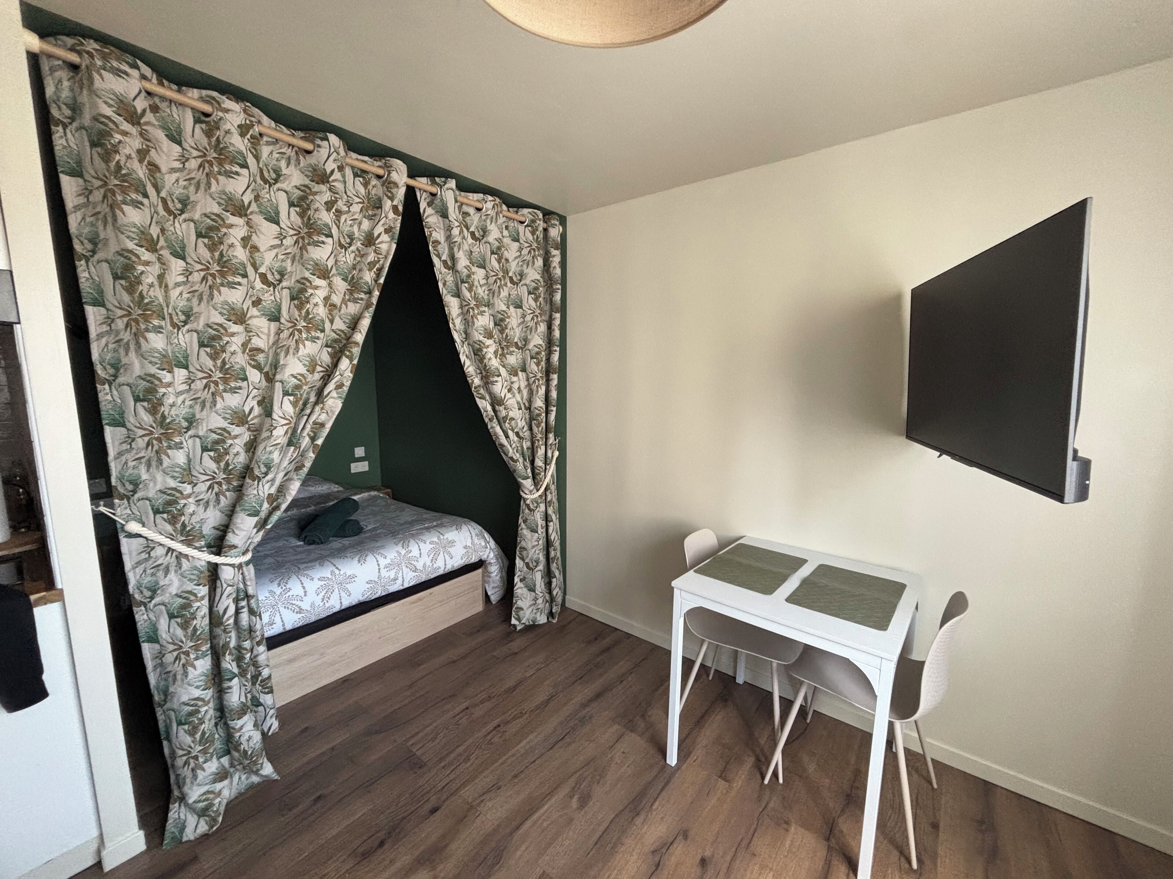 Strykejern/-brett, wi-fi og sengetøy