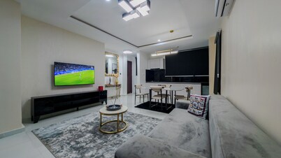 Luxe 1BR Retreat in Ikoyi • Pool • Fast WiFi • Near Beach