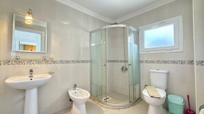 Villa, 6 Bedrooms, Smoking, Private Pool | Bathroom