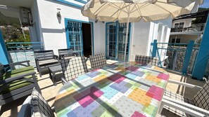 Villa, 6 chambres, fumeur, piscine privée | Balcon