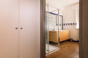 Hårføner, håndklær, såpe og toalettpapir