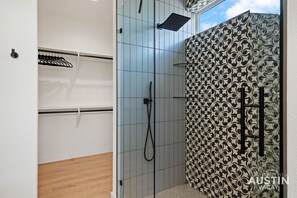 Hair dryer, towels - Rob Scott #2 xxxxxxx (Austin)