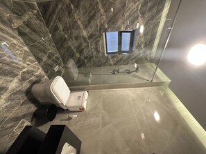Apartment, 1 Bedroom, Accessible, Smoking | Bathroom