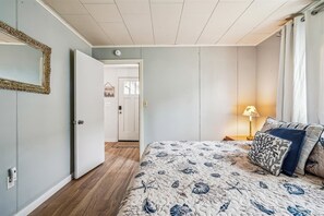 3 bedrooms, internet, bed sheets