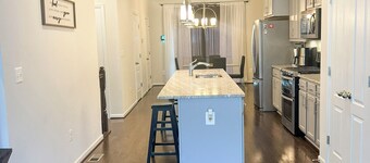 Modern 3 bedroom townhome near the downtown DC area with WiFi, AC, fitness room