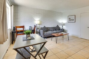 Apartment (2 Bedrooms) | Interior - Glendale Unit w/ Private Yard Near Sports Venues! (Glendale)