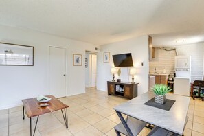 Apartment (2 Bedrooms) | Interior - Glendale Unit w/ Private Yard Near Sports Venues! (Glendale)