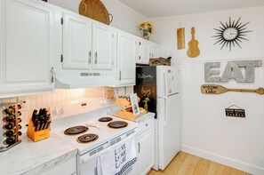 House (3 Bedrooms) | Interior - Fire Pit, Deck & Water Views: Athens Home! (Athens)