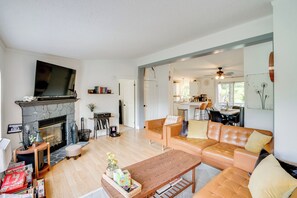 House (3 Bedrooms) | Interior - Fire Pit, Deck & Water Views: Athens Home! (Athens)