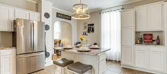 Home w/ Fenced Backyard, 6 Mi to Dtwn Louisville!