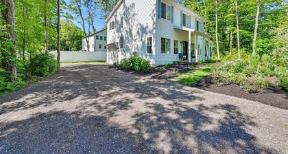 2 Blocks to Lake Michigan: Sleek Couples Retreat!