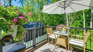 Apartment (0 Bedroom) | Front of property - 2 Blocks to Lake Michigan: Sleek Couples Retreat! (South Haven)