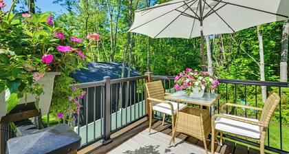2 Blocks to Lake Michigan: Sleek Couples Retreat!