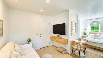 Apartment (0 Bedroom) | Interior